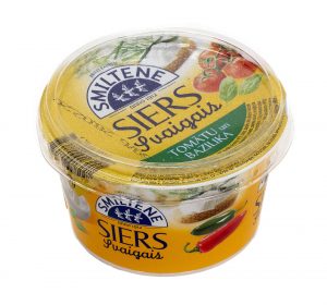 Krēmsiers ar tomātu un bazilika piedevu